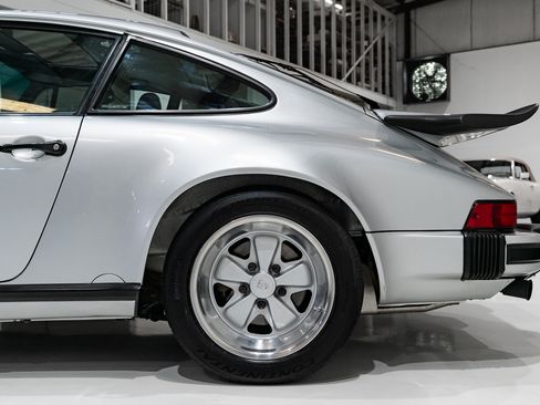 Used 1989 Porsche 911 Carrera Coupe RWD image 11