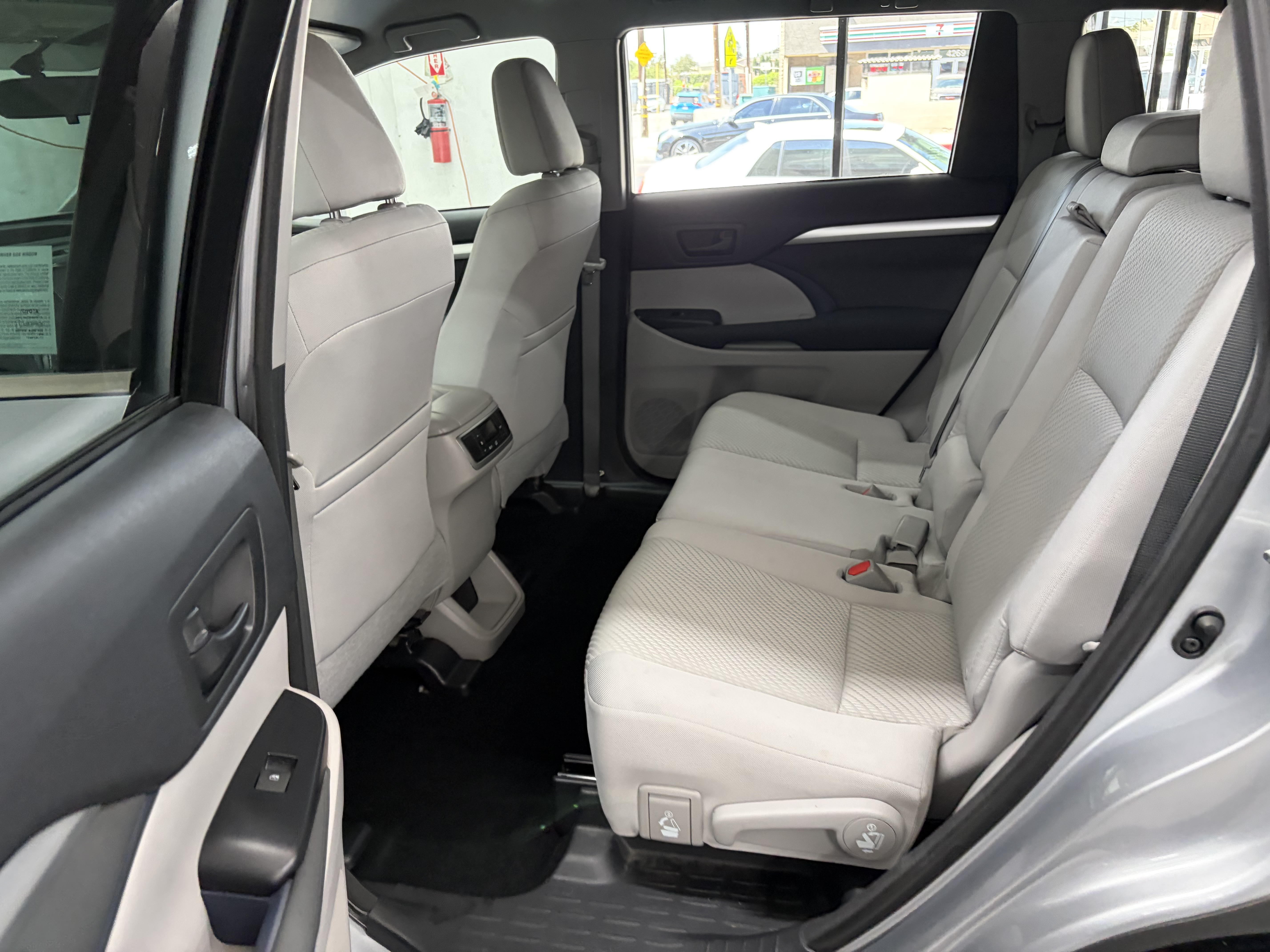 Used 2014 Toyota Highlander FWD LE V6 image 12