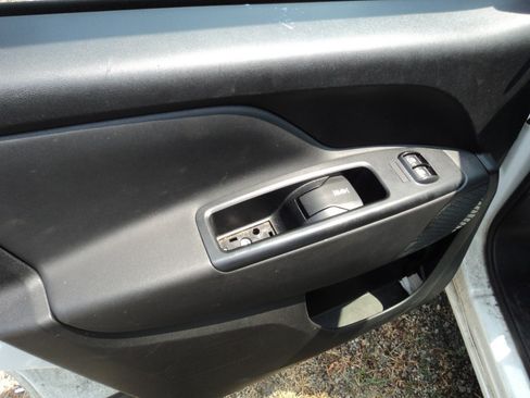 Used 2018 RAM ProMaster City Tradesman SLT image 6