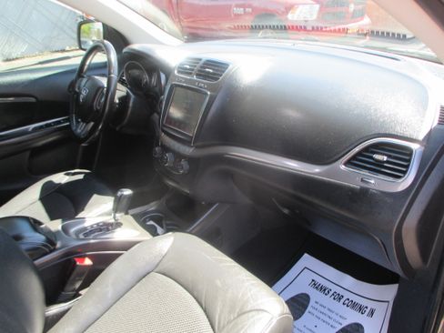 Used 2019 Dodge Journey Crossroad image 4