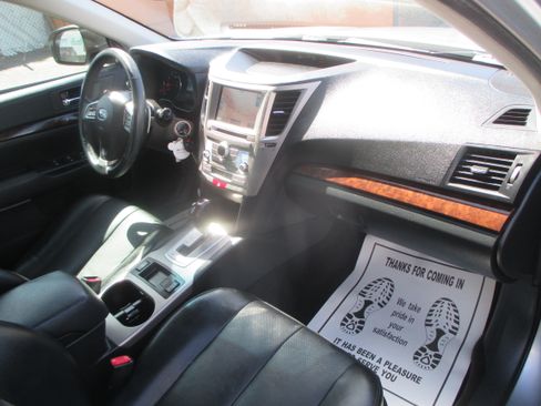 Used 2014 Subaru Legacy 3.6R Limited AWD/4WD image 8