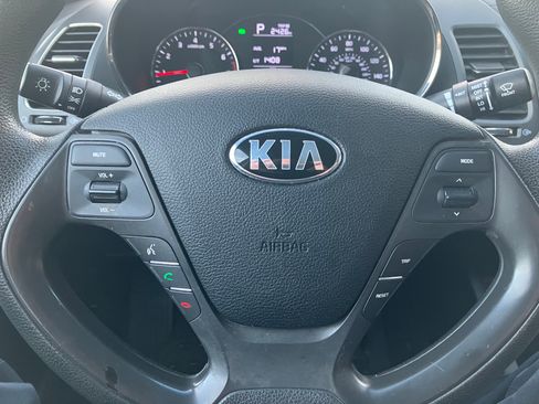 Used 2017 Kia Forte LX image 5