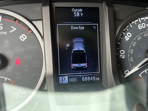 Used 2017 Toyota Tacoma TRD Off-Road image 11