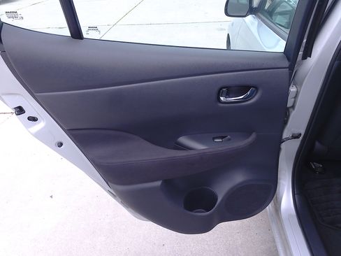 Used 2017 Nissan Leaf S image 10