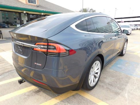Used 2016 Tesla Model X P90D image 10