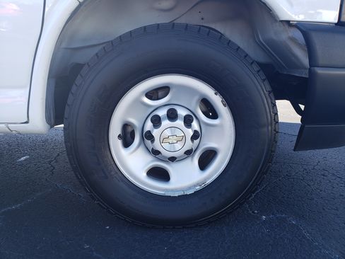 Used 2021 Chevrolet Express 2500 image 8