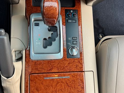 Used 2013 Toyota Land Cruiser image 47