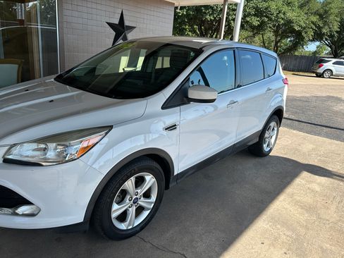 Used 2015 Ford Escape FWD SE image 3