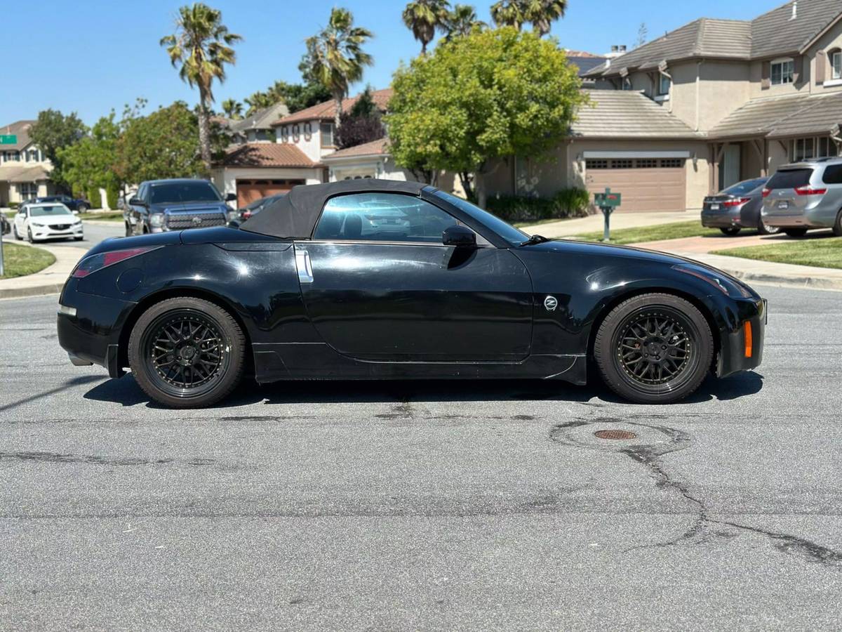 Used 2004 Nissan 350Z Roadster RWD image 5