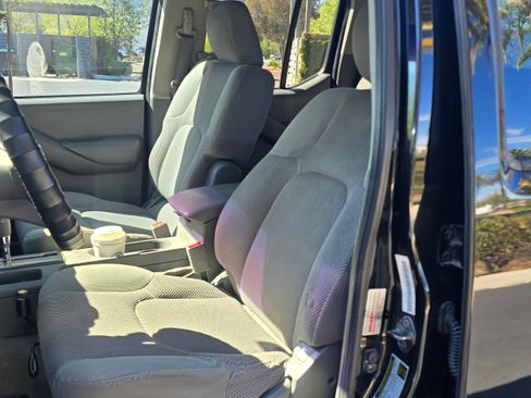 Used 2011 Nissan Frontier SE image 18