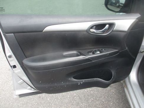 Used 2019 Nissan Sentra S image 14