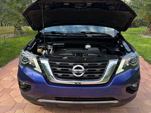 Used 2017 Nissan Pathfinder SV image 9
