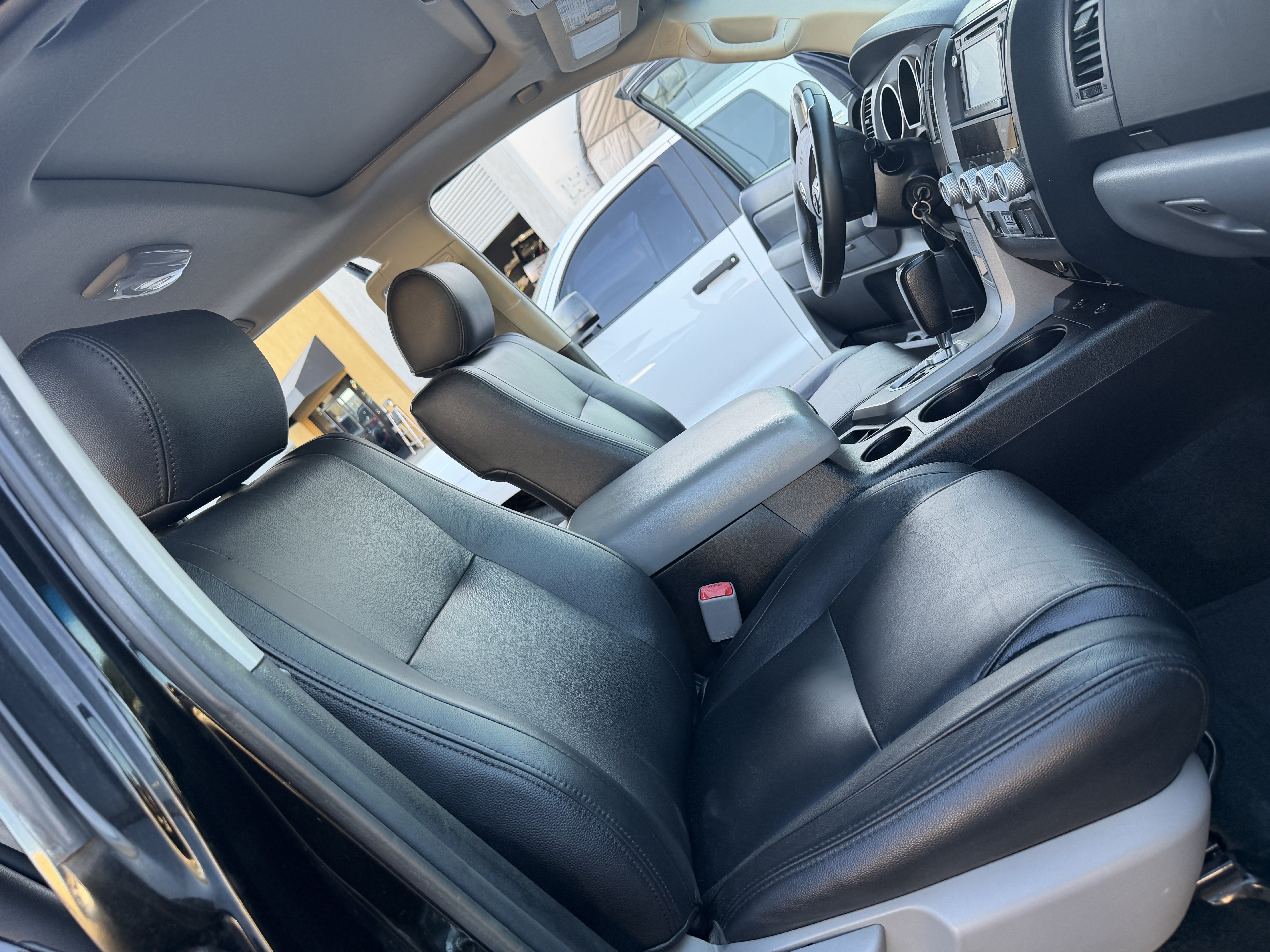 Used 2016 Toyota Sequoia SR5 AWD/4WD image 24