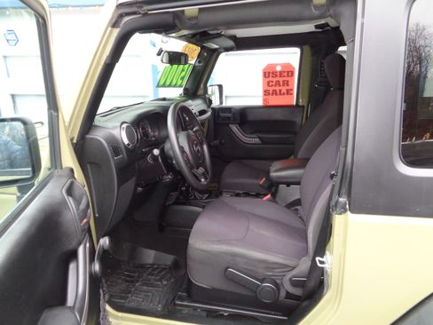 Used 2013 Jeep Wrangler Freedom Edition image 4