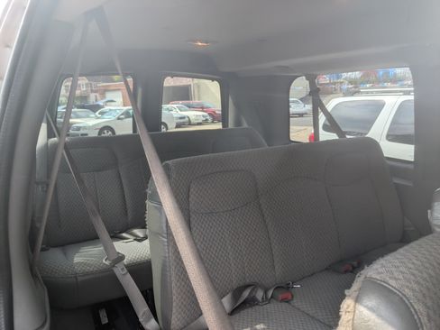 Used 2006 GMC Savana 3500 LS image 3