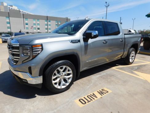 Used 2025 GMC Sierra 1500 SLT image 4