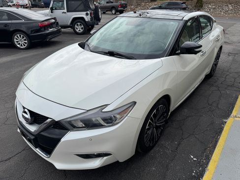 Used 2017 Nissan Maxima Platinum image 3