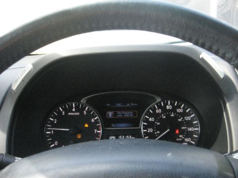 Used 2015 Nissan Pathfinder SL image 10