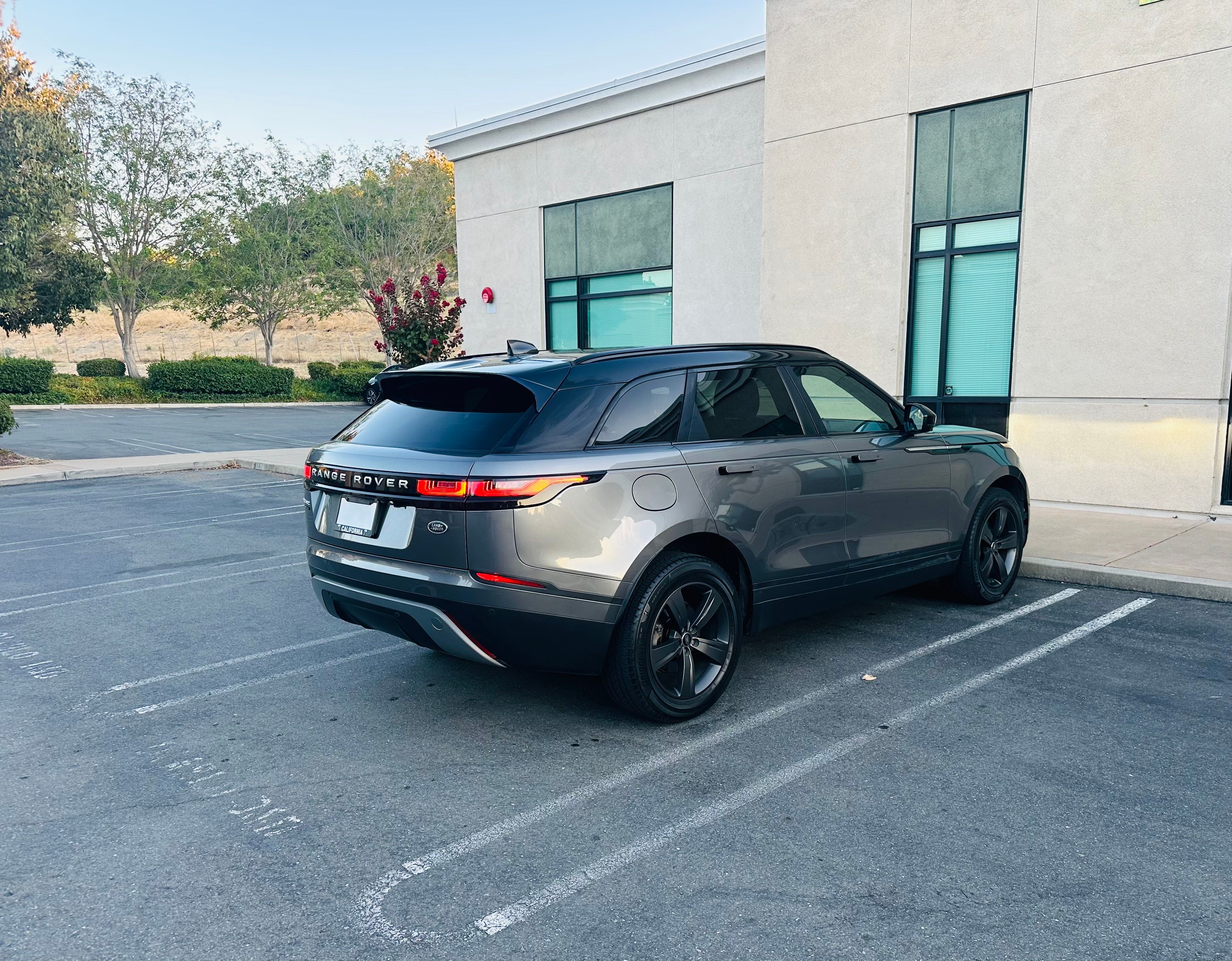 Used 2018 Land Rover Range Rover Velar S AWD/4WD image 7