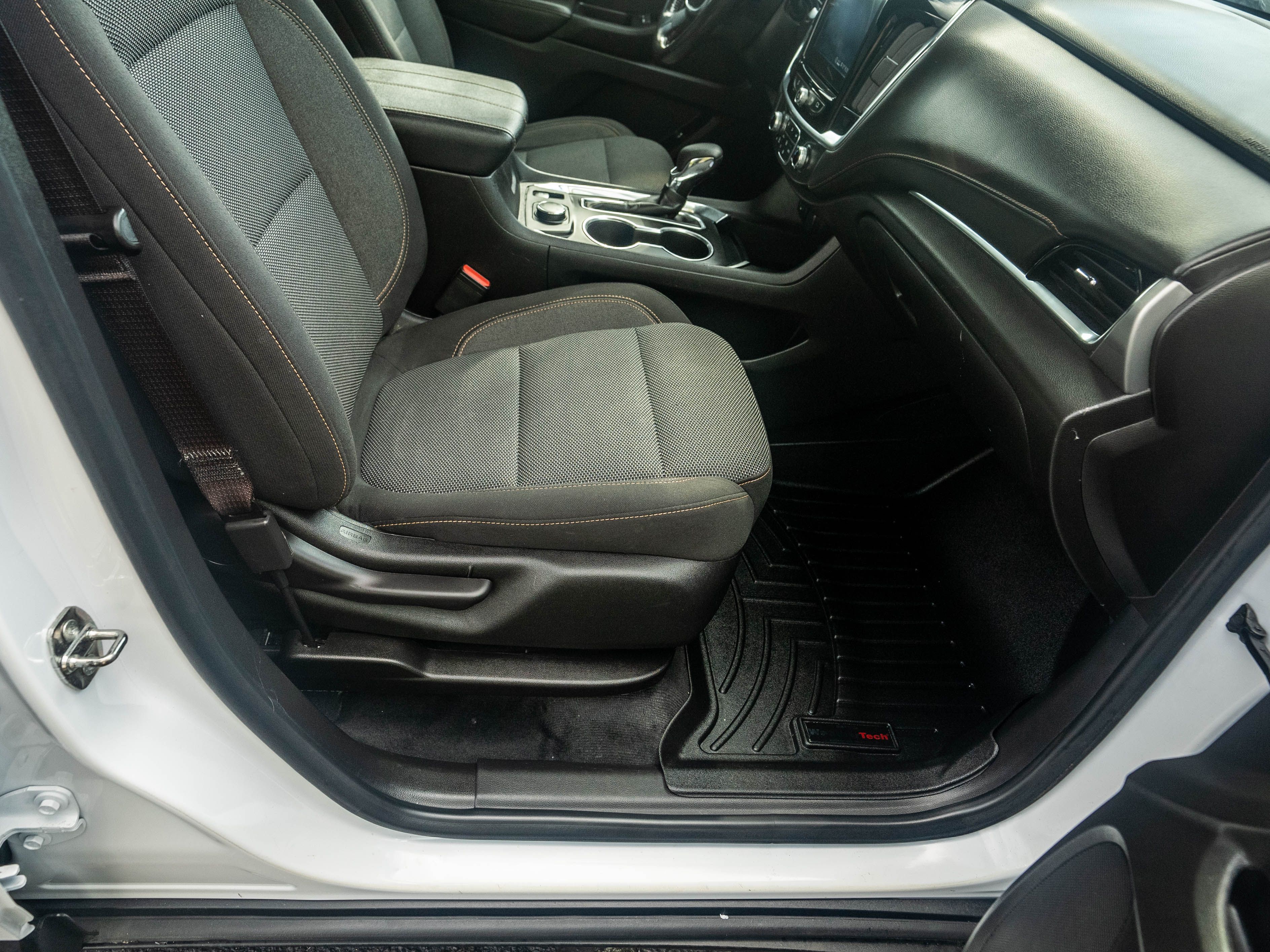 Used 2021 Chevrolet Traverse AWD LT image 21
