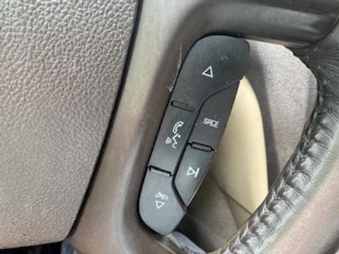 Used 2012 Buick Enclave Premium image 26