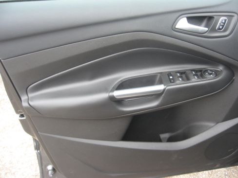 Used 2017 Ford Escape SE image 8