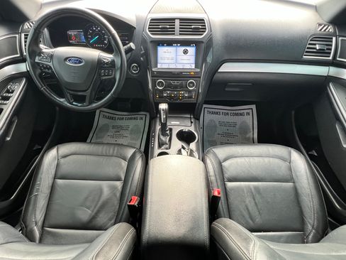 Used 2017 Ford Explorer FWD XLT image 3