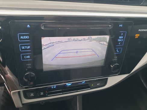 Used 2017 Toyota Corolla LE image 17