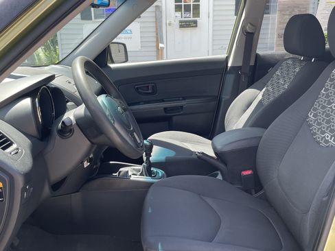 Used 2010 Kia Soul + FWD image 7