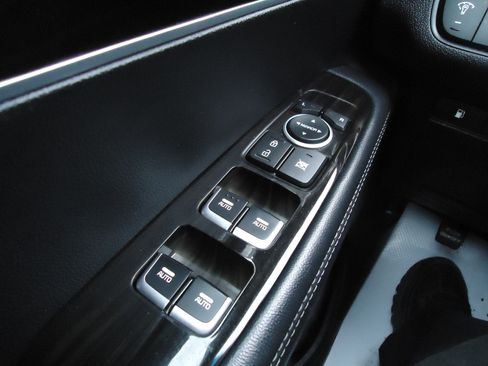 Used 2019 Kia Sorento LX image 20