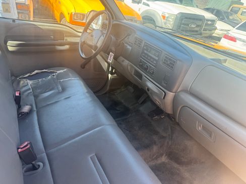 Used 2002 Ford F350 2WD Crew Cab Super Duty image 9
