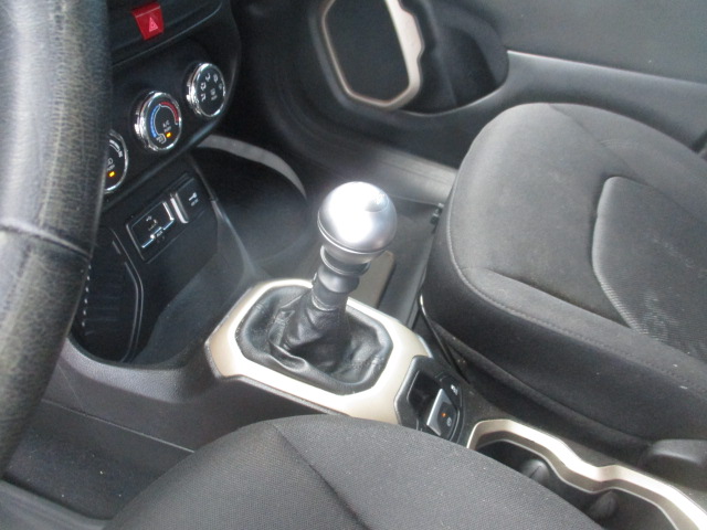 Used 2016 Jeep Renegade Latitude FWD image 23