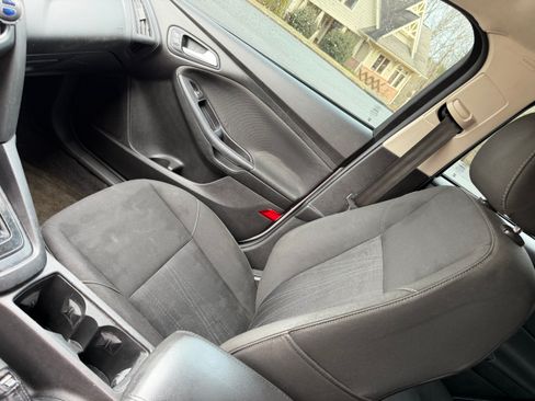 Used 2015 Ford Focus SE image 34