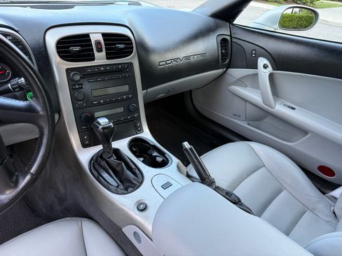 Used 2005 Chevrolet Corvette Coupe RWD image 70