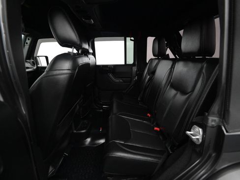 Used 2018 Jeep Wrangler Unlimited Sahara image 53