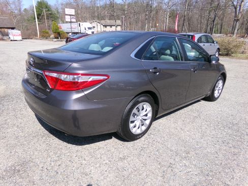 Used 2015 Toyota Camry LE image 5