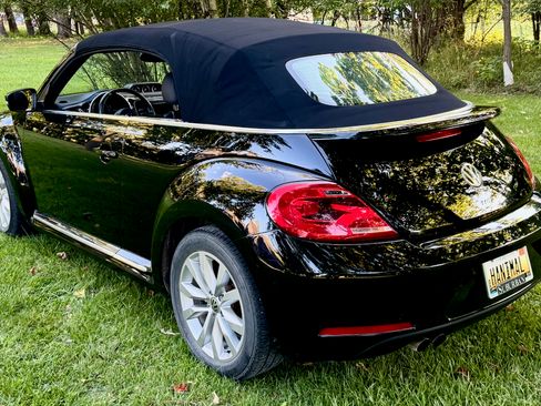 Used 2013 Volkswagen Beetle TDI Convertible FWD image 10