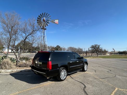 Used 2013 Cadillac Escalade ESV Premium image 6
