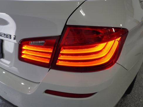 Used 2014 BMW 528i image 11