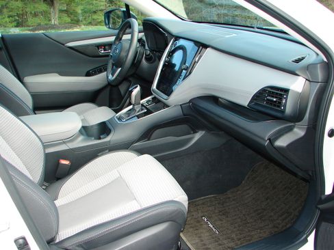 Used 2025 Subaru Outback Premium image 11