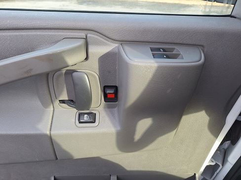 Used 2017 Chevrolet Express 3500 LS image 7