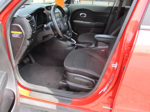 Used 2019 Kia Soul S FWD image 15