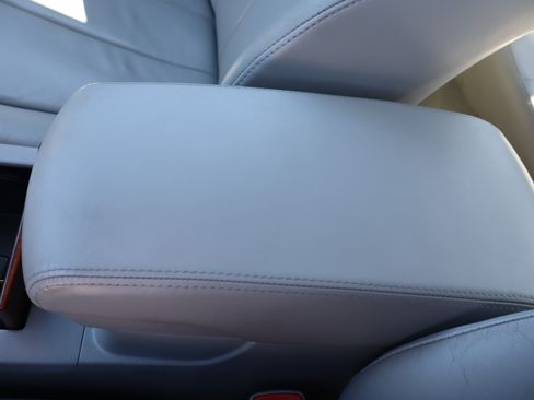 Used 2011 Toyota Camry XLE image 30