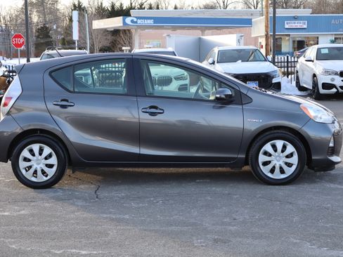 Used 2013 Toyota Prius C One image 9