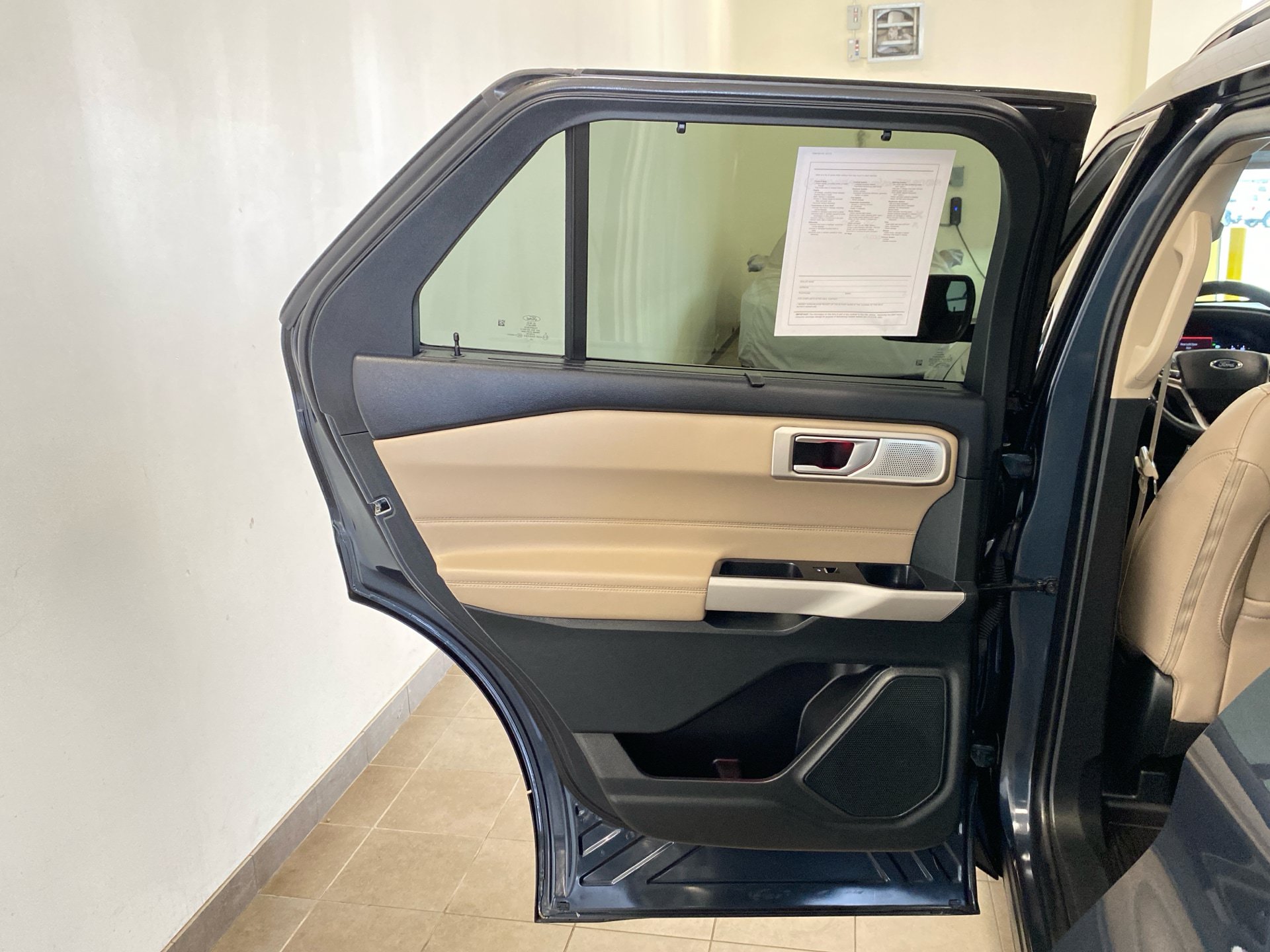 Certified 2023 Ford Explorer Limited AWD/4WD image 9