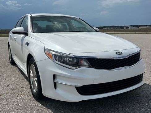 Used 2018 Kia Optima LX FWD image 1