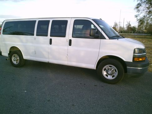 Used 2020 Chevrolet Express 3500 LS image 1