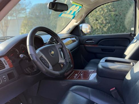 Used 2013 Chevrolet Avalanche LTZ image 5