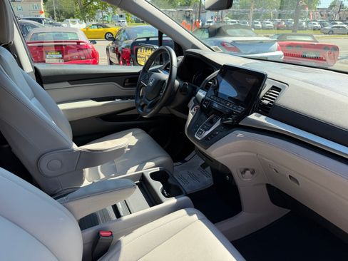 Used 2019 Honda Odyssey EX-L w/ RES & Navigation image 19