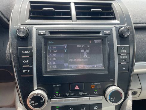 Used 2014 Toyota Camry LE image 13